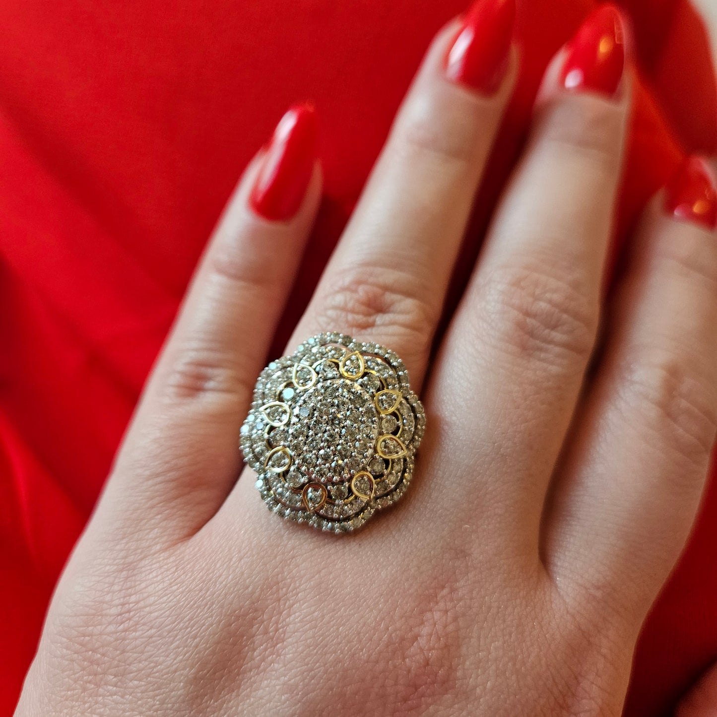 10kt  Flower yellow gold/ 2ctw natural diamond