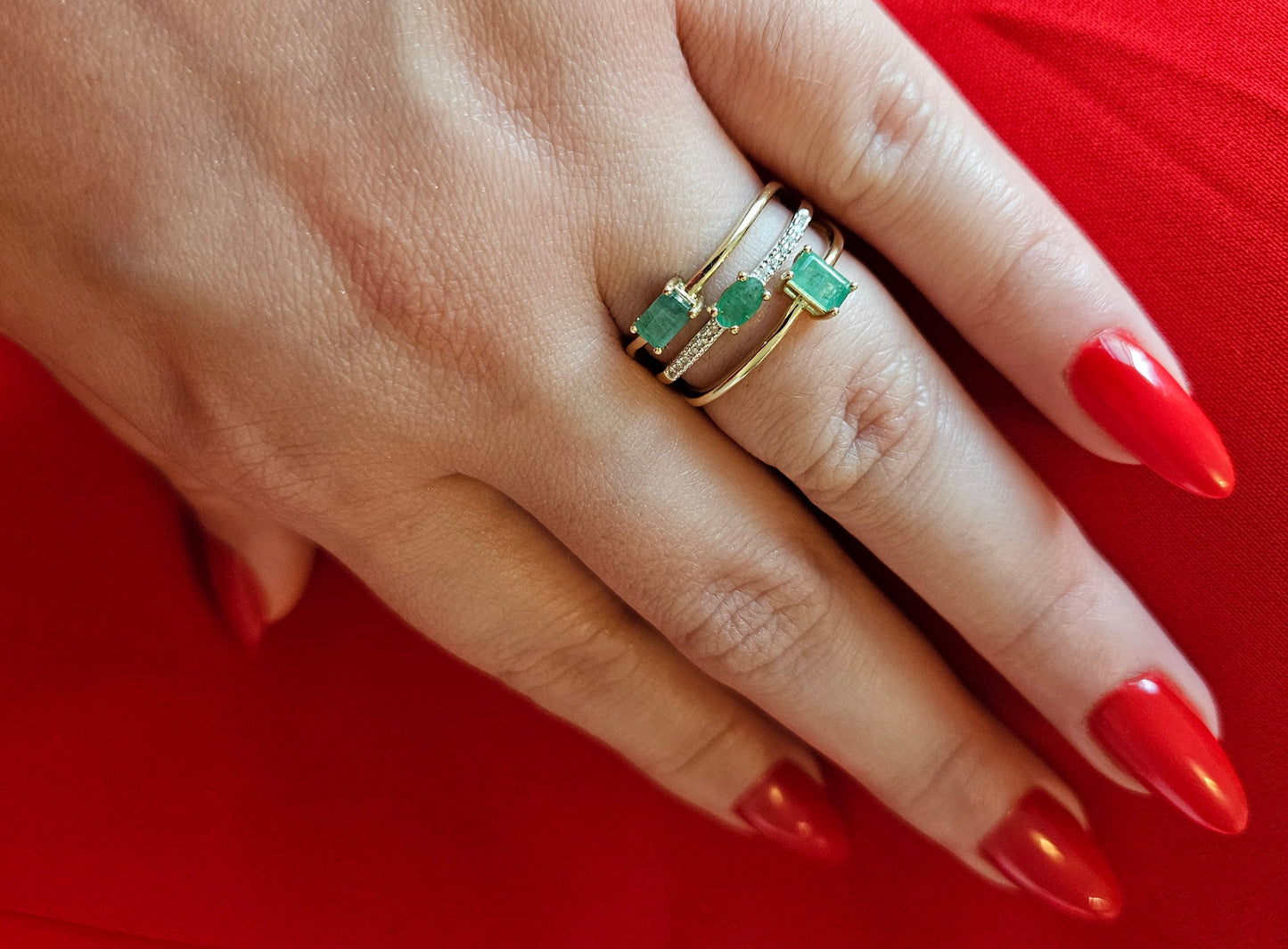 10kt yellow gold natural colombia emerald / natural diamond