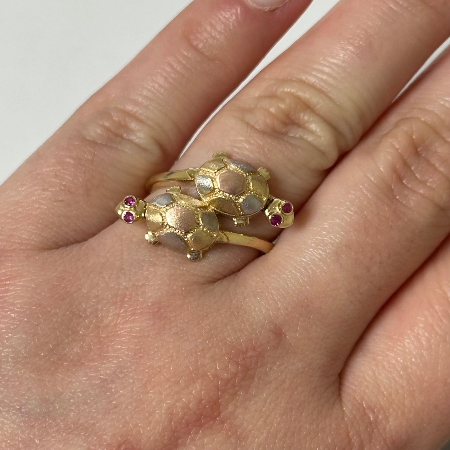 14kt solido anillo dos tortugas