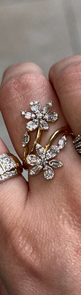 14kt yellow gold ring flor natural diamonds